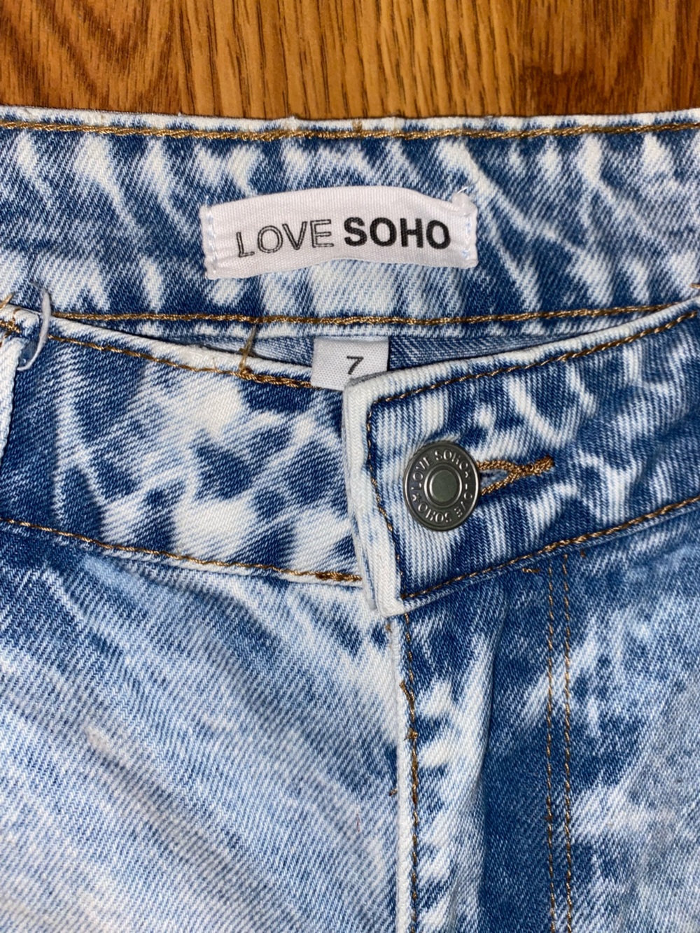 Love Soho | Light Wash Distressed Women's Jeans | Size 7 - Picture 5 of 7